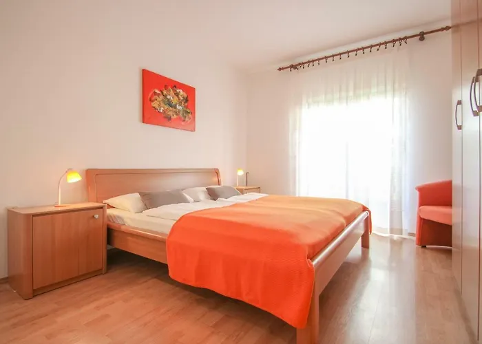 Alenka Orange * Novigrad Istria