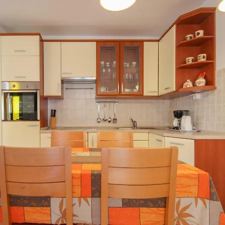 Alenka Orange Apartment