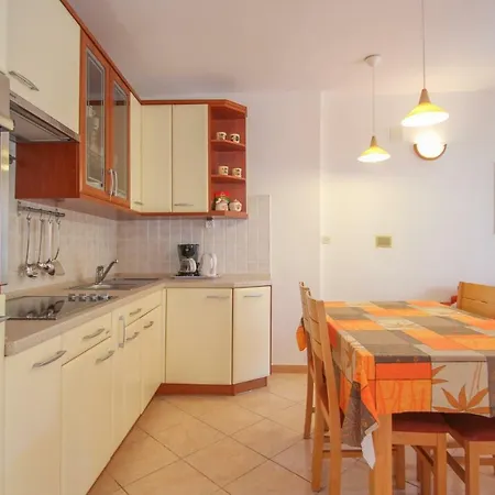 Alenka Orange Apartment