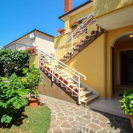 Alenka Orange Apartment *