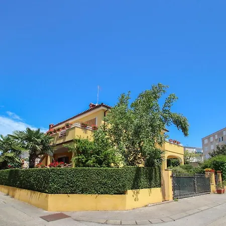 Alenka Orange Apartment *